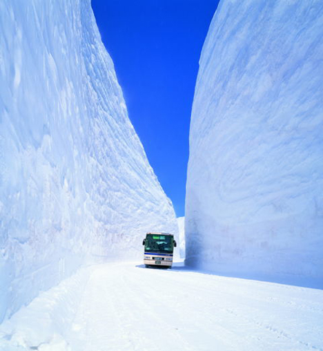 Snow Wall Highway Rideshark